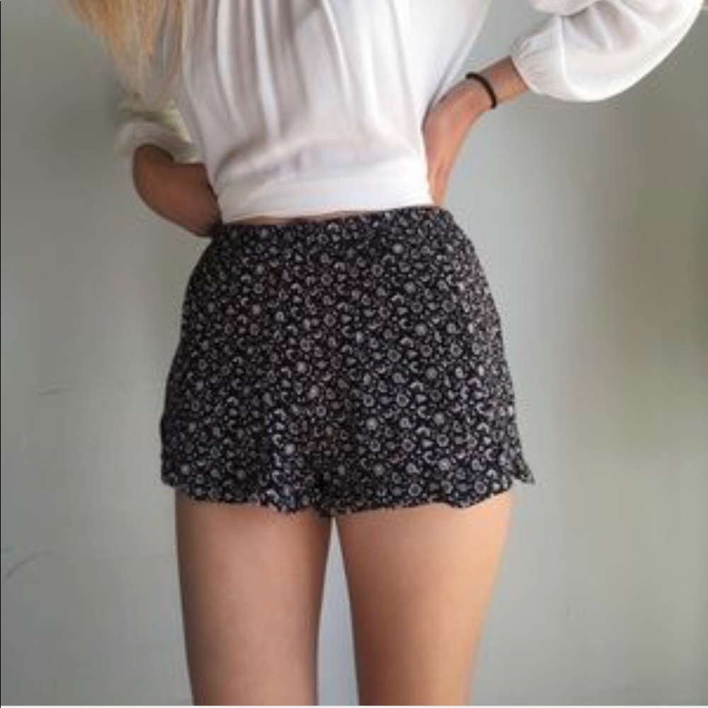 BRANDY MELVILLE FLOW SHORTS